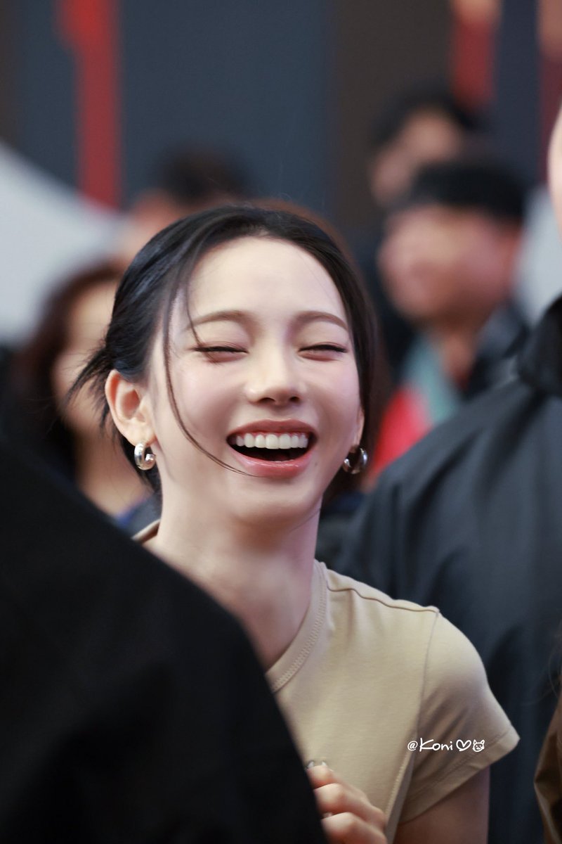 oforaka's tweet photo. 진짜평생웃게해주고시픔.... https://t.co/trE3gCwl6w