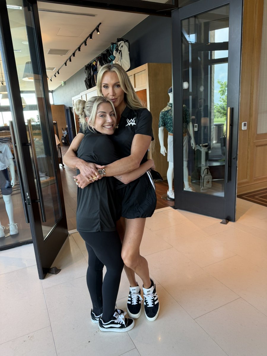 Charlotte Flair tweet media