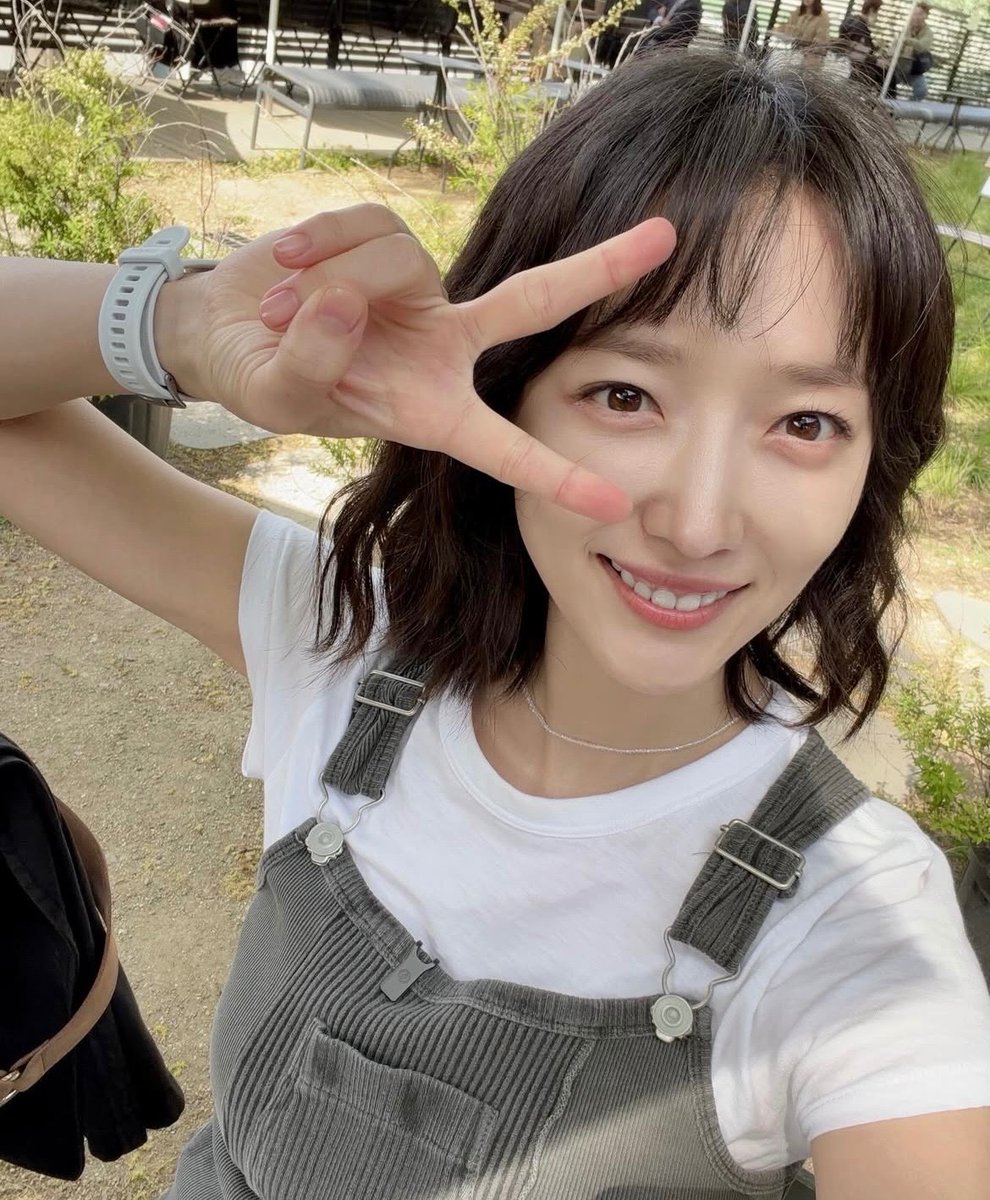 _seogyeo230_'s tweet image. 아니 4장 중에 3장이 셀카라고.??? 

👉🏻 🙇‍♀️🙇‍♀️🙇‍♀️

#표예진 #pyoyejin