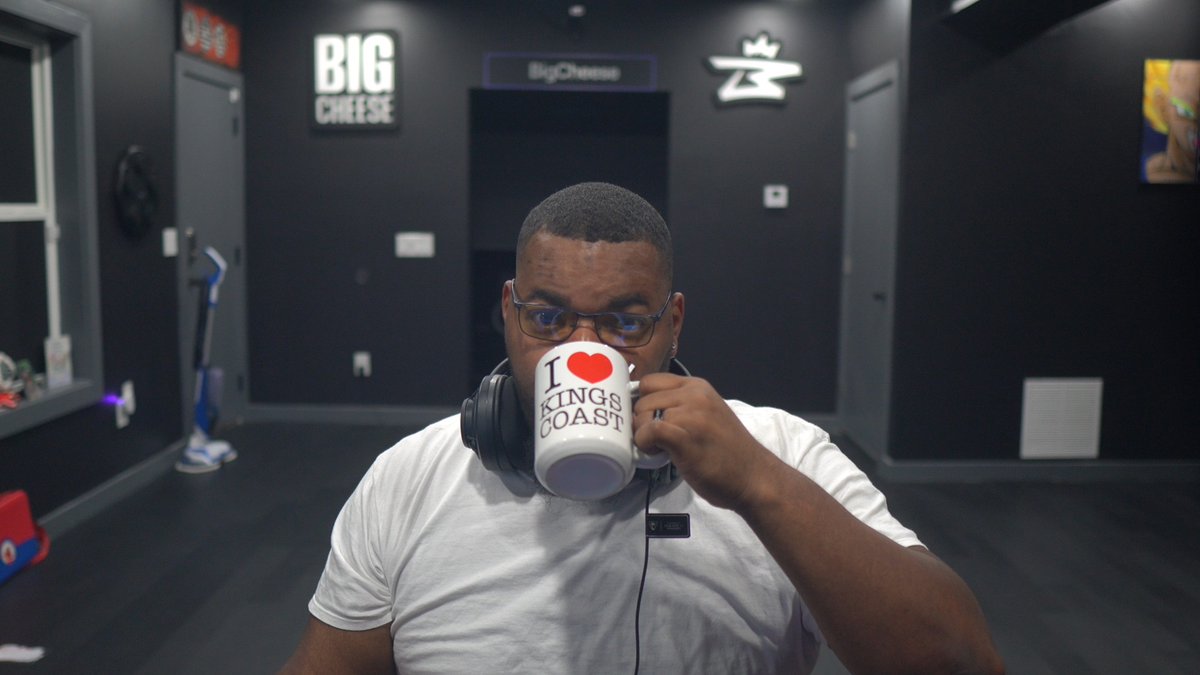 BigCheese's tweet photo. Cheds! We're LIVE! Unboxing Stuff!

🟣: https://t.co/1WFLK3ePXw
🔴: https://t.co/n72BGJRRRY https://t.co/IzlEp8szIO