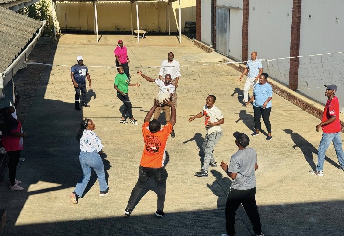 zhrc365's tweet image. Zuro komisheni yeKodzero dzevanhu muZimbabwe ( ZHRC) yakarakasha bazi rinoona nezvekurongwa kwemhuri ( ZNFPC )  pamutambo weVolleyball,uyo wakatambirwa muguta reMasvingo. 

#Wellness #Sports