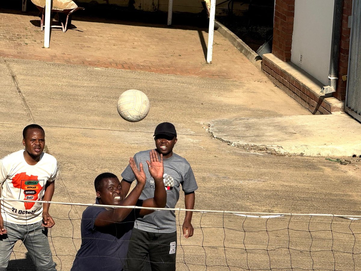 zhrc365's tweet image. Zuro komisheni yeKodzero dzevanhu muZimbabwe ( ZHRC) yakarakasha bazi rinoona nezvekurongwa kwemhuri ( ZNFPC )  pamutambo weVolleyball,uyo wakatambirwa muguta reMasvingo. 

#Wellness #Sports