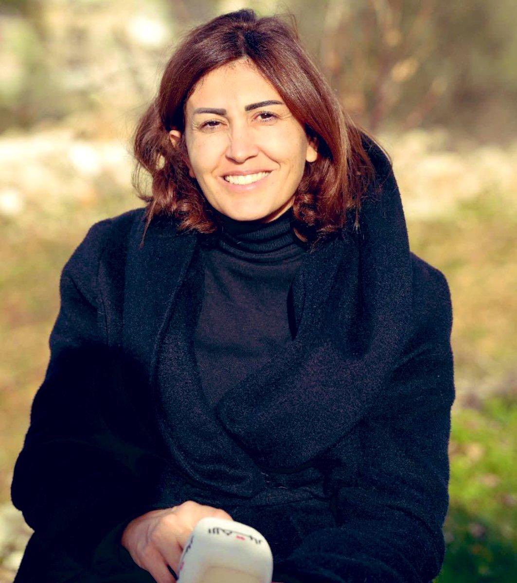 Amal Khalil, periodista asesinada en el sur de Líbano. Su compañera Zainab Faraj resultó herida. 

Es otro crimen deliberado del Ejército israelí contra la prensa. 

Primero atacó el coche que viajaba detrás de ellas, matando a dos personas. Después bombardeó la casa en la que se