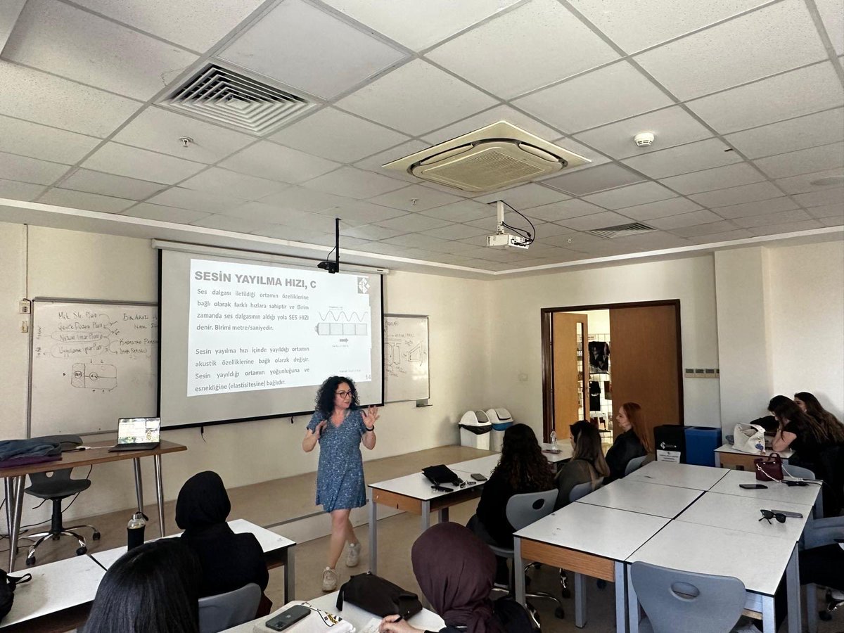 Güzel Sanatlar ve Mimarlık Fakültesi öğretim elemanı Prof. Dr. Semiha Yılmazer tarafından “Mimari Akustik” semineri verilmiştir.