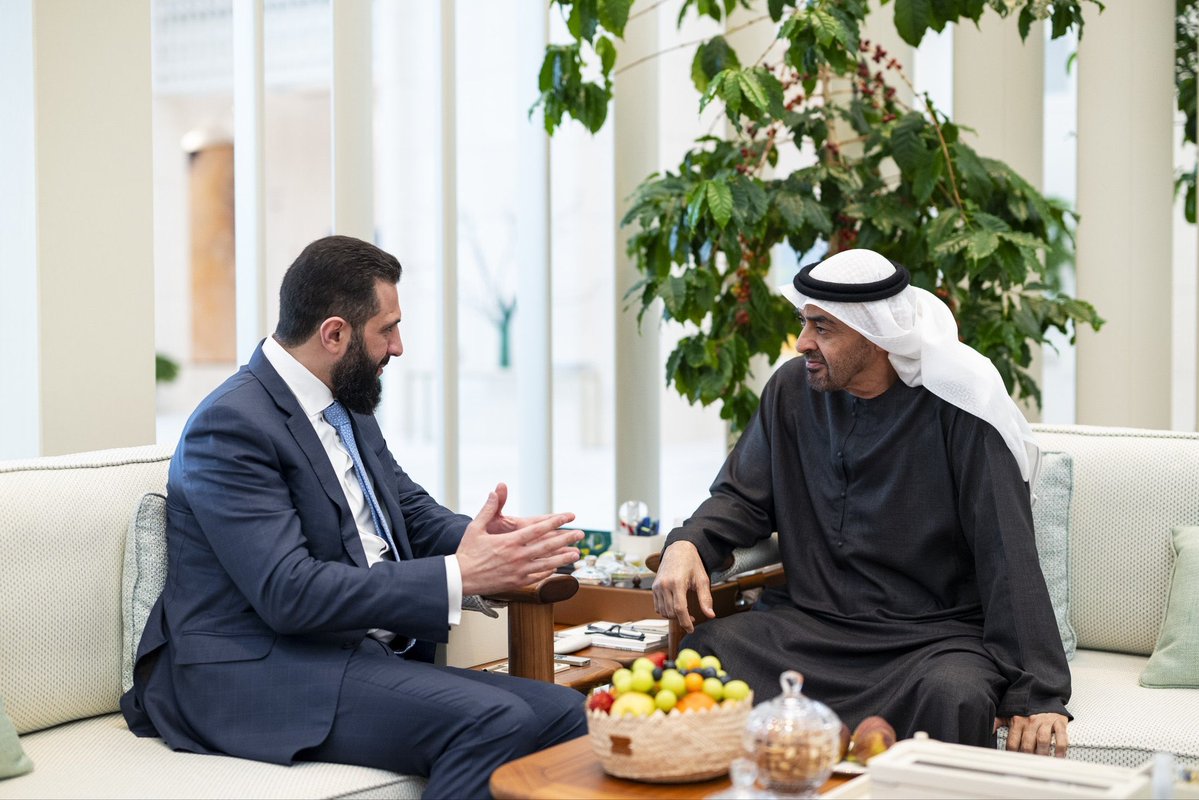 aamajnews_EN's tweet image. #PHOTOS
During his visit, Ahmad Al Sharaa met with Mohamed bin Zayed Al Nahyan to strengthen ties between Syria and United Arab Emirates. They highlighted expanding economic cooperation, support for development, and discussed key regional and international issues, reaffirming