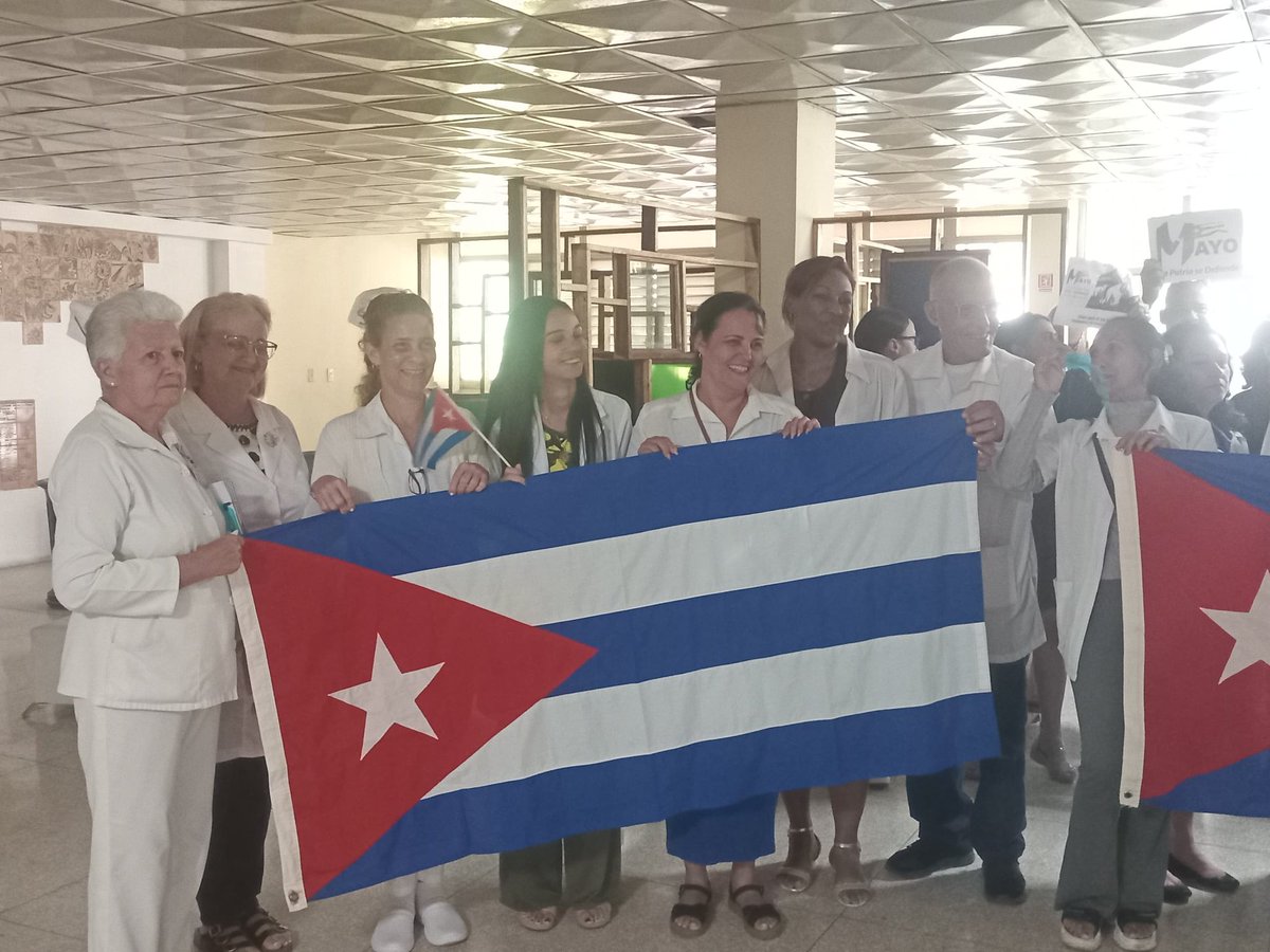 Se realiza plenaria por el 1ro de Mayo en el Hospital Pediátrico Holguín. Reafirmando nuestro compromiso por nuestro país y la salud del pueblo con el #HonorHolguinero que nos caracteriza porque #LaPatriaSeDefiende