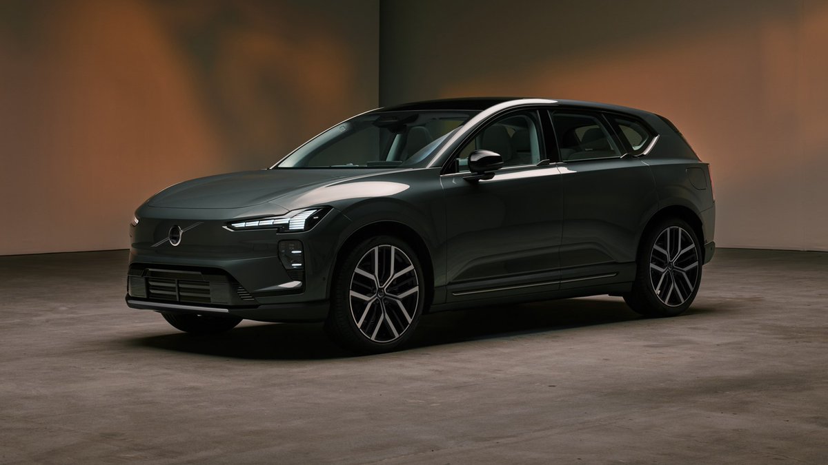 Auto_Revving's tweet photo. The Volvo EX60 is a midsize fully electric luxury SUV that serves as the electric successor to the brand's best-selling XC60. 👇🏽

#VolvoEX60  #ElectricSUV #EX60 #SustainableLuxury #EV https://t.co/7L6owzQMCG