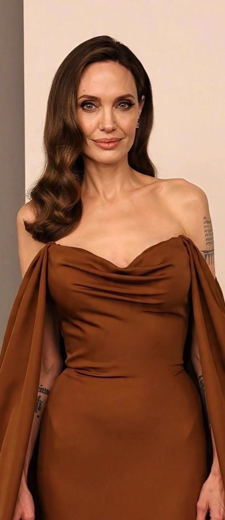 Angelina Jolie tweet media