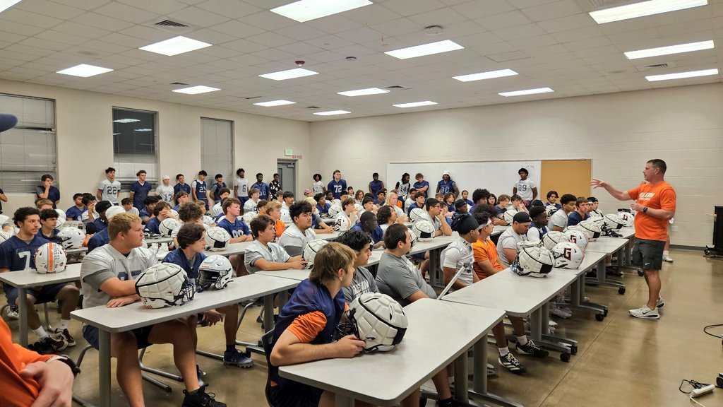 coachguz63's tweet photo. New era of Glenn Football is here! Day 1 of Spring Ball! Athletes got after it and had tons of energy! Proud of their effort and excited for the rest of Spring Ball! #AllinforGlenn #ClawsUp #Vamos https://t.co/NxcFbUz0j2