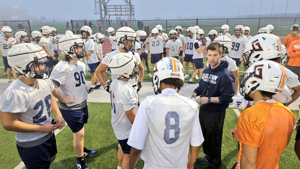 coachguz63's tweet photo. New era of Glenn Football is here! Day 1 of Spring Ball! Athletes got after it and had tons of energy! Proud of their effort and excited for the rest of Spring Ball! #AllinforGlenn #ClawsUp #Vamos https://t.co/NxcFbUz0j2