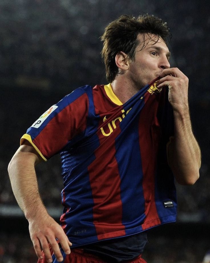 🚨𝗛𝗶𝘀𝘁𝗼𝗿𝗶𝗰: Alexia Putellas equals Lionel Messi as the player with the MOST league titles (10) in FC Barcelona history.