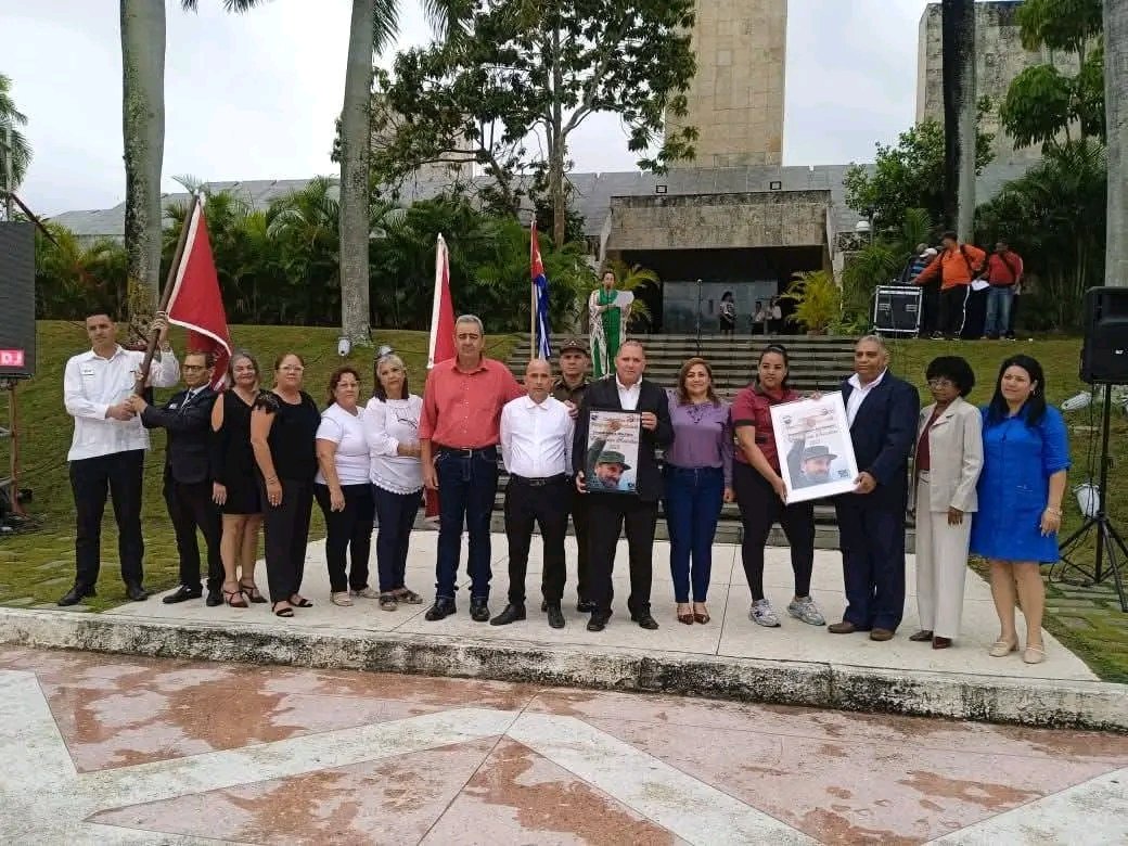 Felicidades para todos los centros del turismo que fueron galardonados con la condición Vanguardia Nacional de la CTC. Hoy los trabajadores del Turismo en #VillaClaraConTodos firmaron por la Patria, por la Revolución y en contra del bloqueo genocida impuesto por los EEUU.
#Cuba