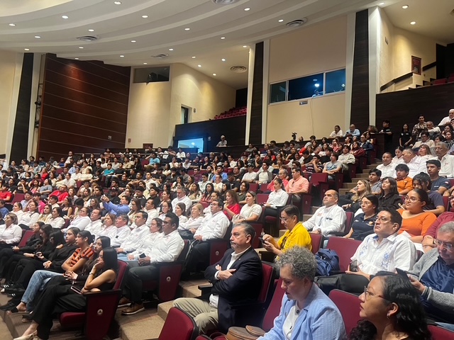 ulaergo's tweet photo. Nuestro presidente @ulaergo #MartínRodríguez en la mesa directiva en el marco de la apertura del XXXII Congreso de #Ergonomía #Semac https://t.co/bEZ15ccT9a