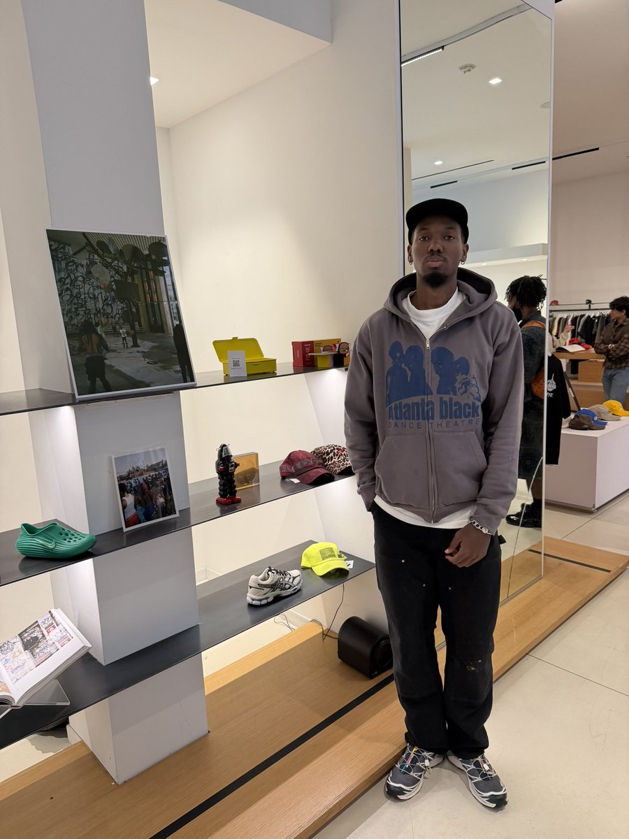 wzzrdkelly's tweet photo. 👨🏾‍💻👨🏾‍💻 https://t.co/YsmA9PXB7U