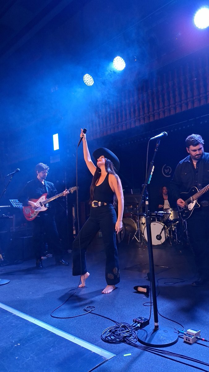 Kacey Musgraves France tweet media