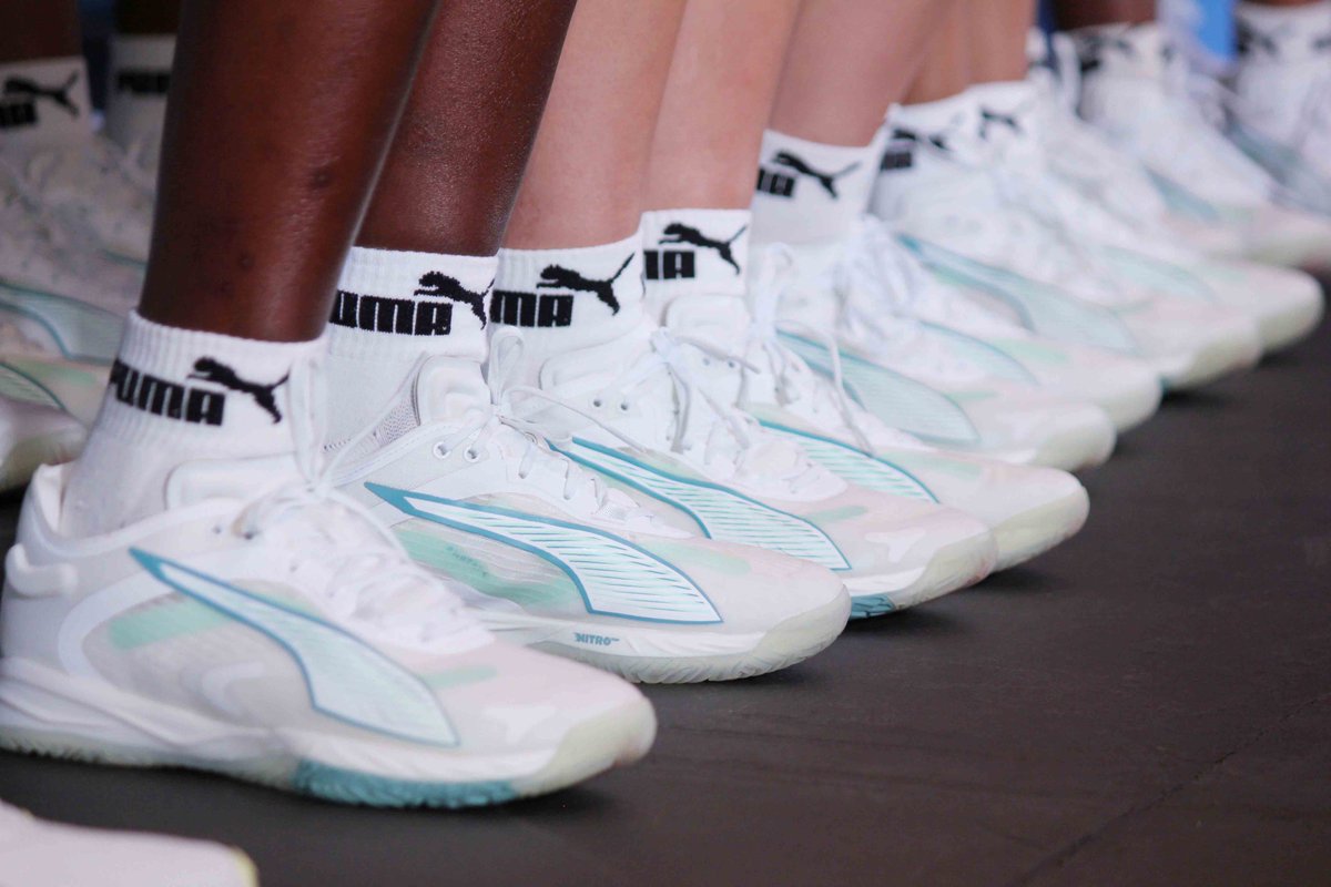 Netball_SA's tweet photo. 𝐋𝐚𝐜𝐞𝐝 𝐮𝐩. 𝐋𝐨𝐜𝐤𝐞𝐝 𝐢𝐧. 🔥👟
Ready for whatever the court brings.
Stepping into TNL 2026 with confidence. 💪
#ForeverFaster #PUMANetball #TNL2026
@PUMASouthAfrica https://t.co/wWup8aQfeK