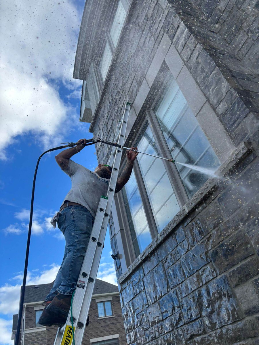 2dopros's tweet image. Dirty home exterior? 🏠💦
Get a FREE quote + 10% off your first service with 2do Pros Pressure Washing! Safe ✅ Efficient ✅ Affordable ✅
📞 +1 855 600 0345 | 📧 info@2dopros.com | 🌐 2dopros.com
#PressureWashing #2doPros #HomeCare