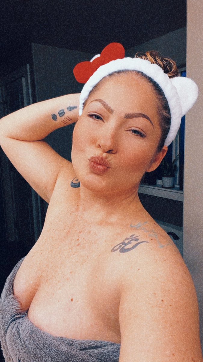 GoddessLolaLux's tweet photo. It’s pouring rain outside so I’m staying in - entertain Me puppets! https://t.co/ZtA3xRwHGn