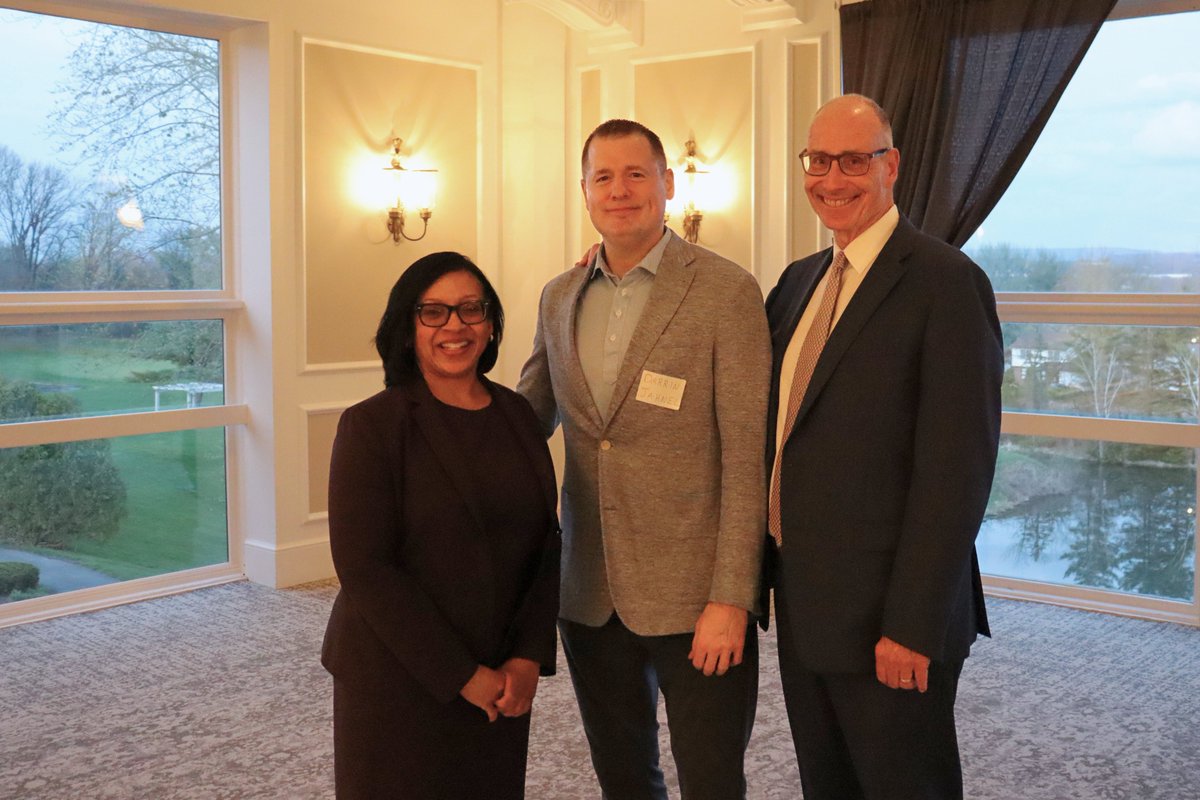 UAlbanyMBA's tweet image. Seven years in, and this event keeps getting better.

More than 50 members of the @ualbany #MBA for Executives family gathered at @wolfertsroostcc last week for our 6th Annual Alumni Networking Event, and the energy in that room was electric.

Keynote speaker @djahnel , CEO and