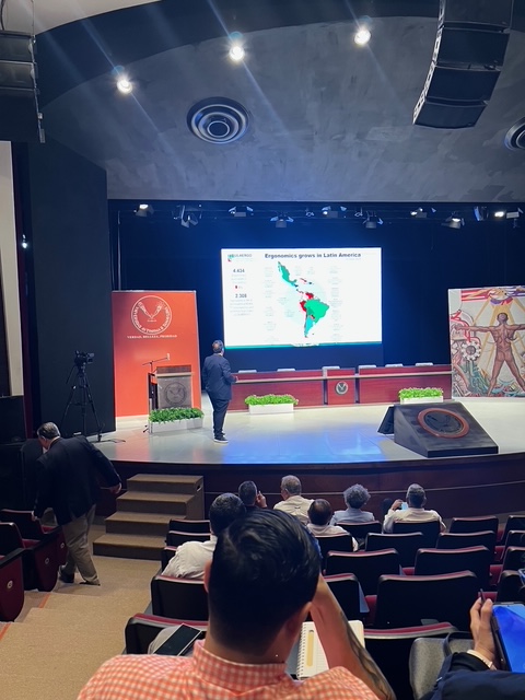 ulaergo's tweet photo. Exposición del presidente de @ulaergo  #MartínRodríguez se centraron en el mensaje a los estudiantes presentes en el XXXII Congreso de #Ergonomia #Semac “Los estudiantes son la semilla de la Ergonomia” https://t.co/XXVJ0GWeGp