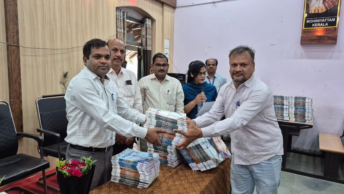 prochhindwara's tweet photo. #खुशियों_की_दास्तां
जेईई-2026 में छिंदवाड़ा के शासकीय स्कूलों ने लहराया परचम: 20 विद्यार्थियों ने किया जेईई एडवांस के लिये किया क्वालीफाई
#JEE_2026
#HappinessTales
#procwa #छिंदवाड़ा
#JansamparkMP https://t.co/QpLlDROoQ1