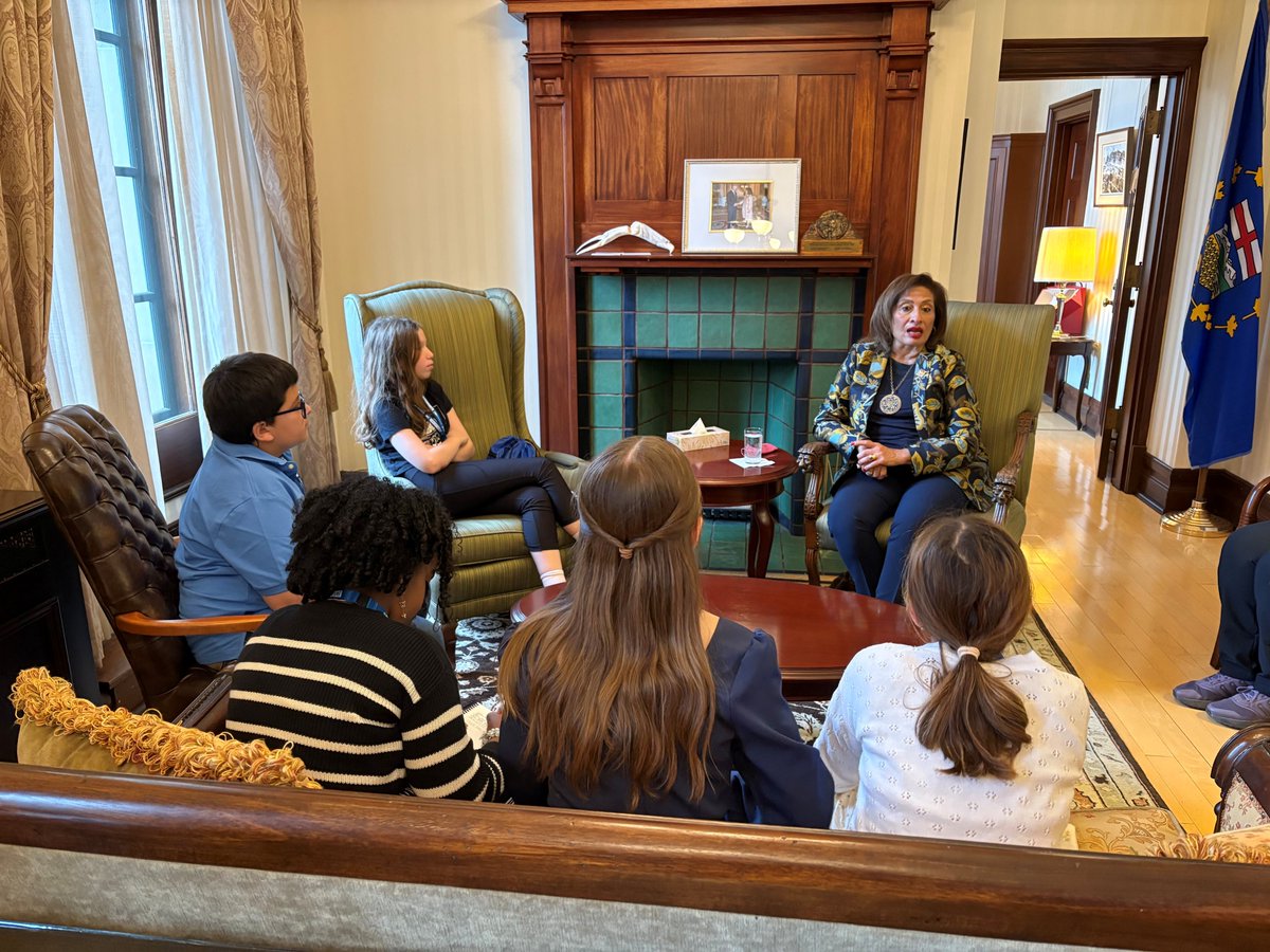 LtGovAB's tweet photo. Today I welcomed six Grade 6 students from Eve Molina’s class at Holy Child School to my suite as part of School At The Legislature. Ms. Molina should be proud: they asked excellent questions, including one about reconciliation—a topic that is especially important to me. https://t.co/oU3bIo6x7s