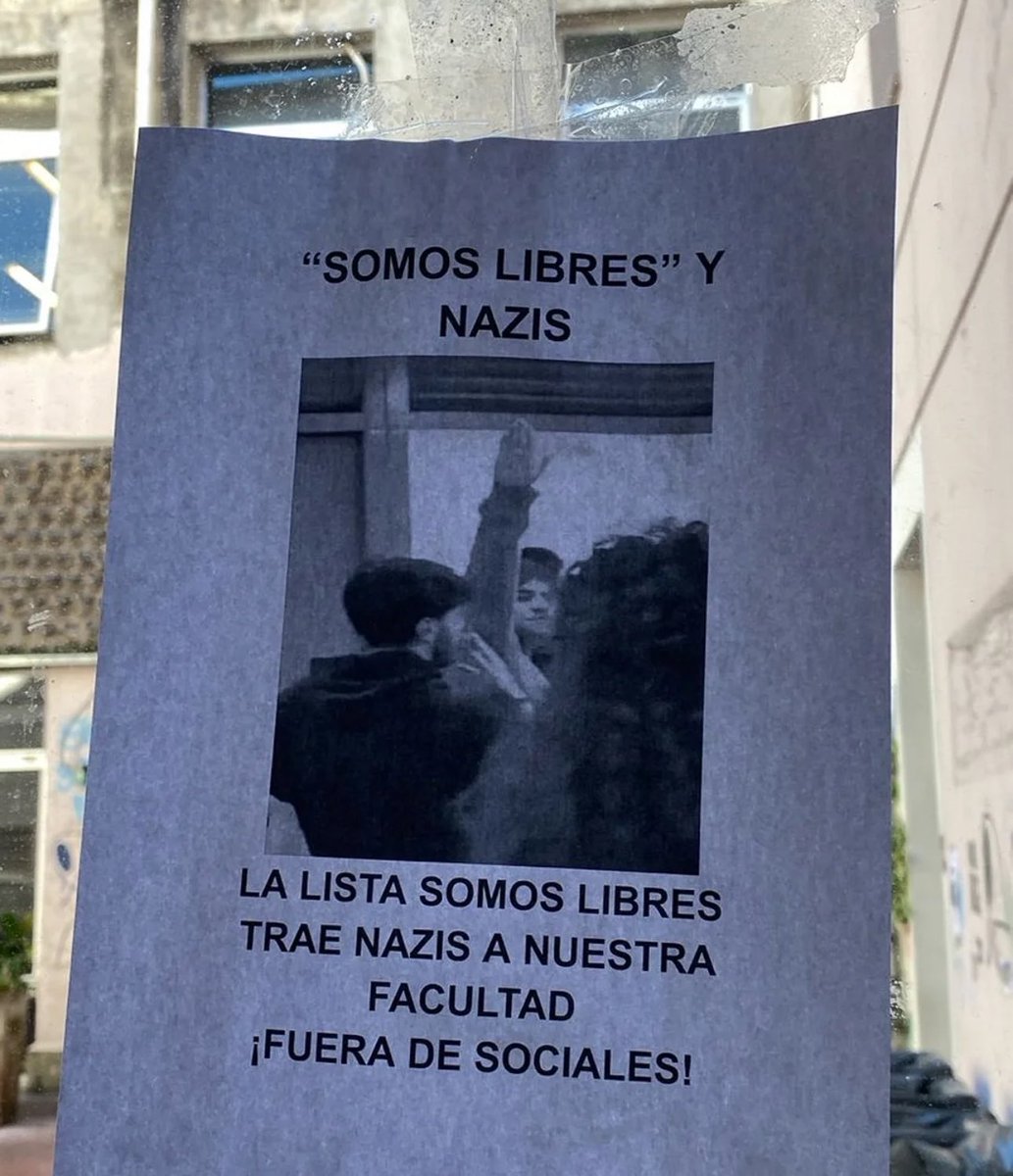 Los libertarios entraron a la facultad de sociales haciendo EL SALUDO NAZI.

Estos son los que después lloran porque no los dejan entrar. 

Esto no indigna ni a <a href="/trebuquero/">Esteban Trebucq</a>, ni a <a href="/edufeiok/">Eduardo Feinmann</a>. ENSOBRADITOS.