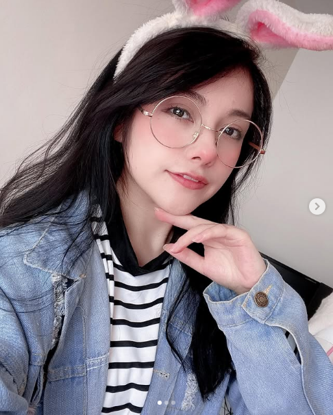 7purple_chaos's tweet image. Hice este retrato en febrero de este mismo año, es de @conejitodesu
Espero que les guste 🙂
#conejo #retrato #dibujotradicional