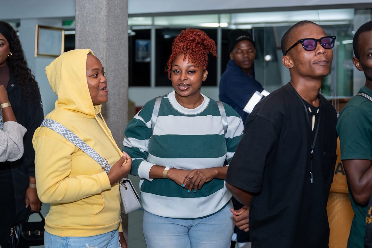ukhozi_fm's tweet photo. Sithuthukisa amaCiko akithi!  

Ukhozi FM x Capasso Songwriters Workshop📝

📍SABC M1 Studios, eThekwini

#UkhozixCAPASSOSongwriterWorkshop 
#UkhoziFM  
#CAPASSO
#SongwritingIsCool
#LanguageLeads https://t.co/dbjVIzI6s9
