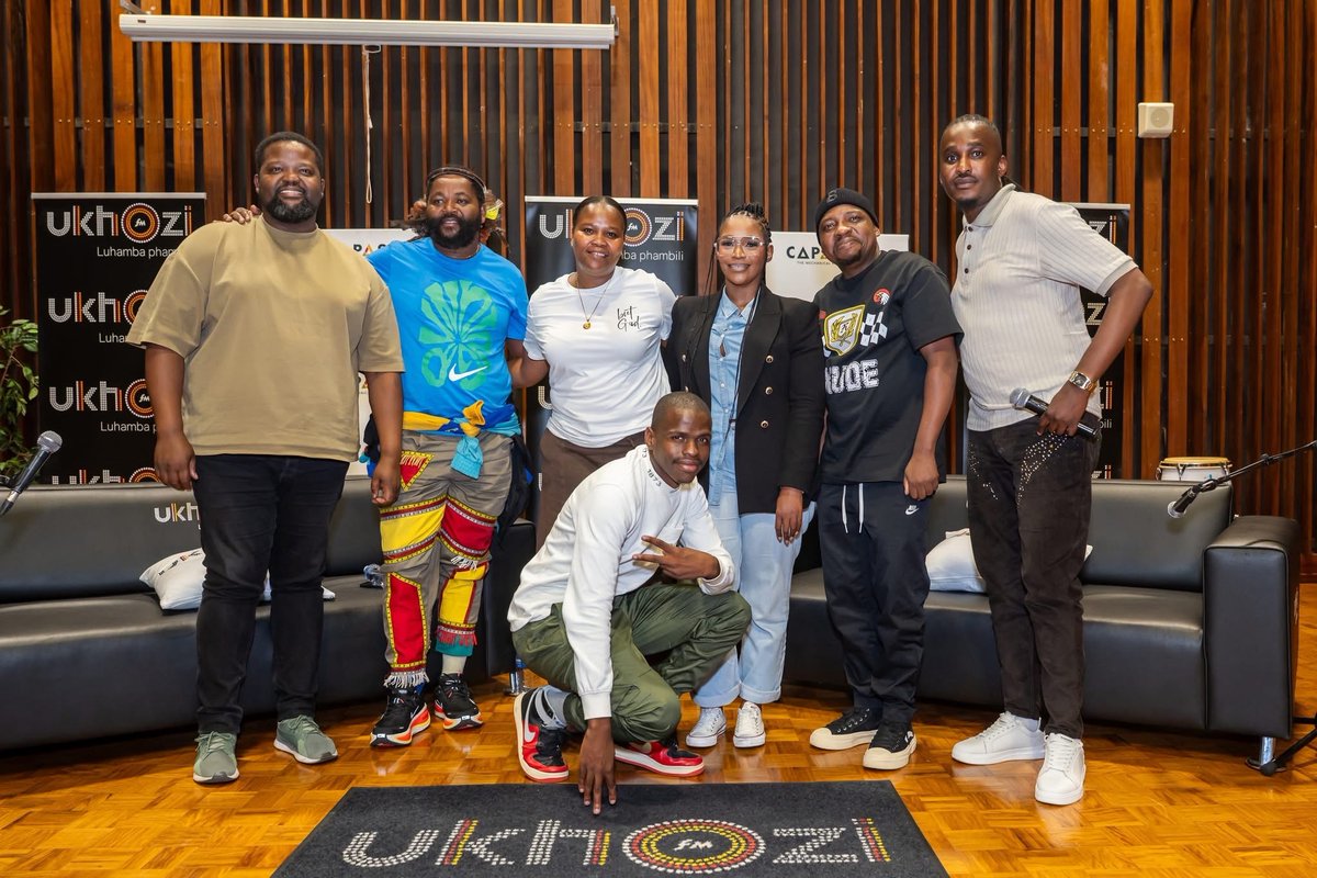 ukhozi_fm's tweet photo. Sithuthukisa amaCiko akithi!  

Ukhozi FM x Capasso Songwriters Workshop📝

📍SABC M1 Studios, eThekwini

#UkhozixCAPASSOSongwriterWorkshop 
#UkhoziFM  
#CAPASSO
#SongwritingIsCool
#LanguageLeads https://t.co/dbjVIzI6s9