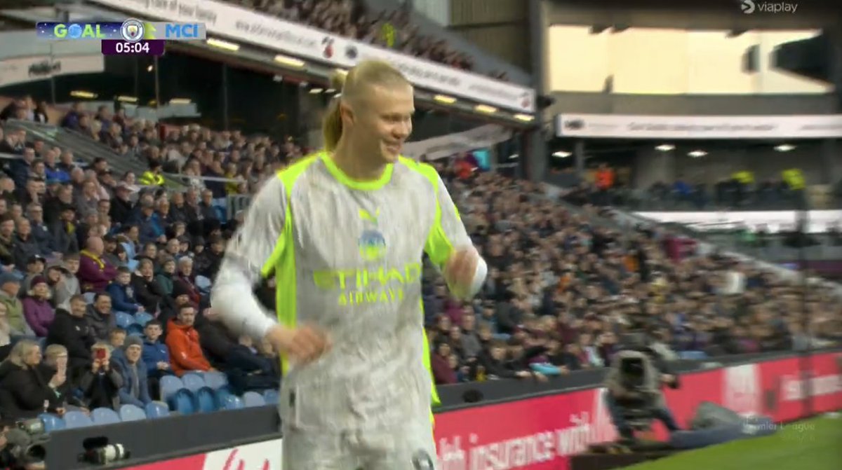 mundopremierbr's tweet image. Haaland avança em velocidade, fica cara a cara com o goleiro e bom. Vocês ja sabem o que aconteceu. 1 a 0 Manchester City 

#Haaland #ManchesterCity #BURMCI