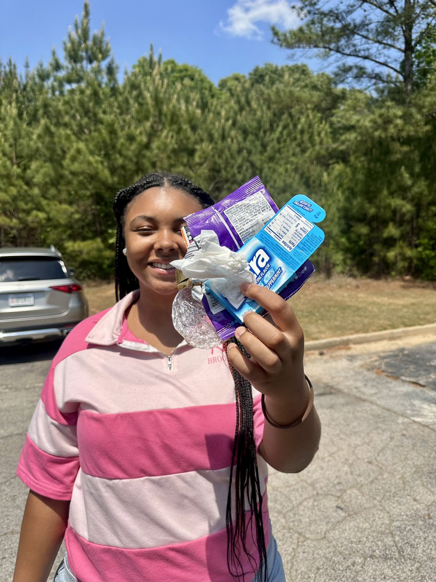 MsSummerTaylor's tweet photo. @SHS_HCS Legal Environment students participated in an Earth Day 🌎 ♻️campus cleanup complete with an icy treat! Afterwards, we discussed how cultural attitudes about the environment impact business practices worldwide. #EarthDay #CTAE @DrBEducates @DrJamesT https://t.co/cs2Q8E5a4Q