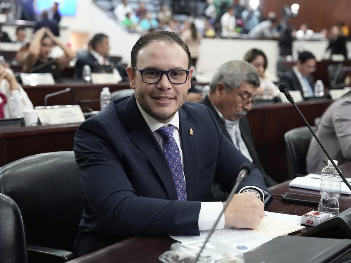 hn_congreso's tweet photo. Proyecto | Adolfo Ráquel | Partido Nacional 

Regular e implementar el tele trabajo con la finalidad de ahorrar combustibles en instituciones públicas y privadas. https://t.co/D0zwei6JH6