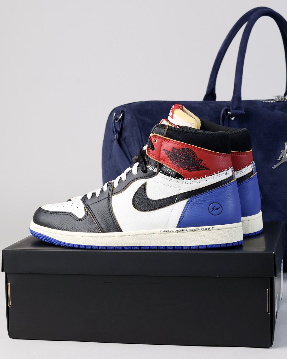 pineapple_co_'s tweet photo. Union LA + Fragment + Jordan Brand no AJ1 High OG SP “Varsity Red Sport Royal”. Três nomes pesados em uma leitura única do clássico, misturando herança, design e presença. Uma das collabs mais fortes da cena.

Disponível na Pineapple Co.
Rua Três Rios, 109 – Bom Retiro – SP https://t.co/n6s5M4yU6Y