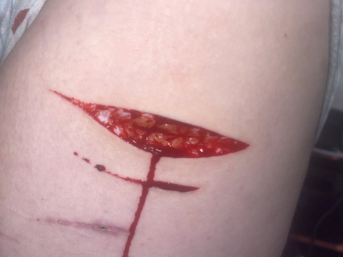 BWMD1019's tweet photo. One swipe #shtwt SFX makeup https://t.co/24BukDQmeE