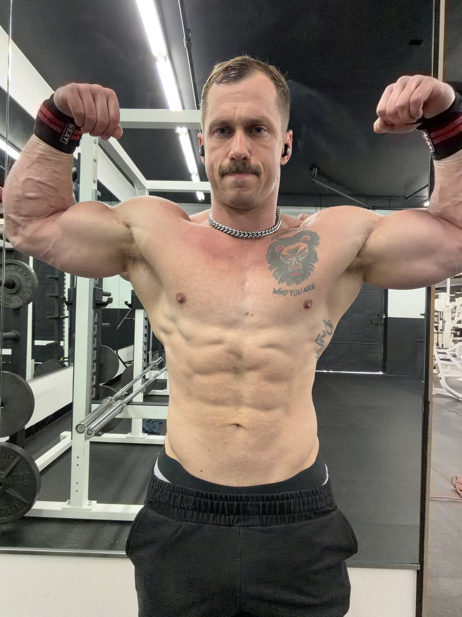 jpninja6r's tweet image. You don’t need a new workout.

You need to actually follow one.

Stop program hopping.
Stop guessing.

Pick a plan. Execute it.

That’s how you grow.

DM “COACH”

#fitness
#gym
#workout
#bodybuilding
#fit