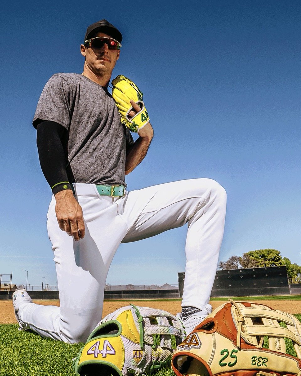 hustlesportsgrp's tweet image. @Brent_Rooker25 officially partners with @44ProCustom for the 2026 season 
#Team44 #Hustle