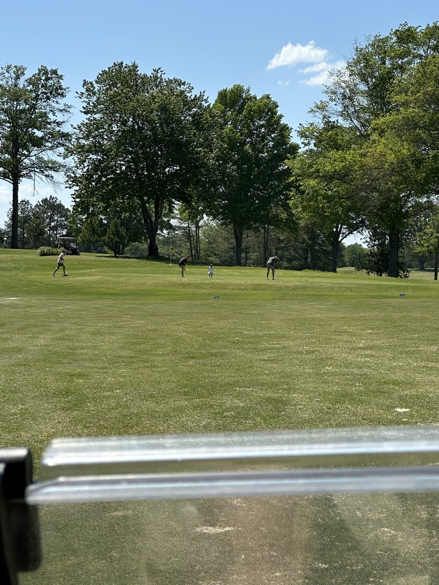 MajorDick19's tweet photo. #shrink the FUCK out of bringing your baby to the course https://t.co/gUdWlW23gU