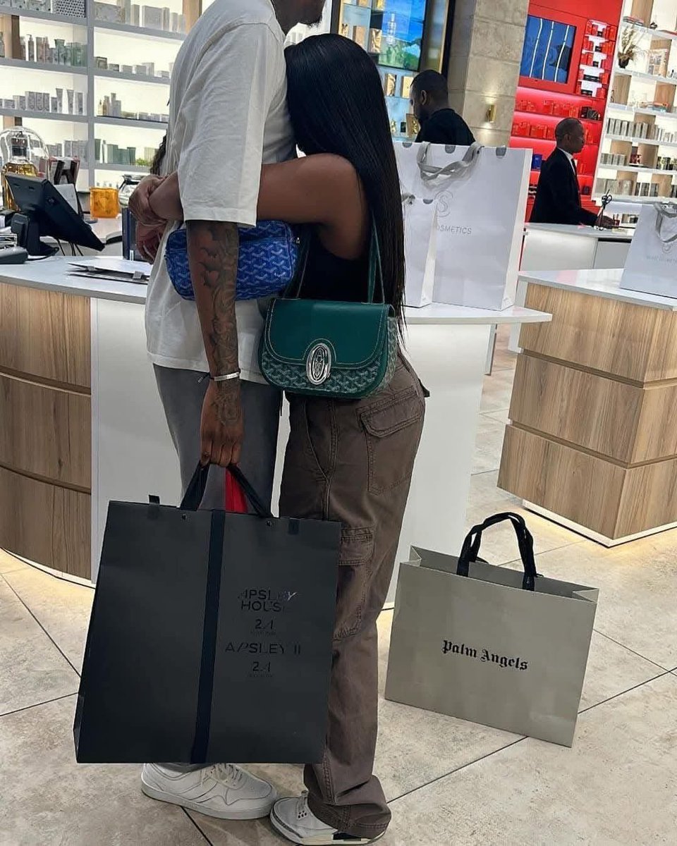 i don't mind spoiling a woman who spoils me 🖤❤️