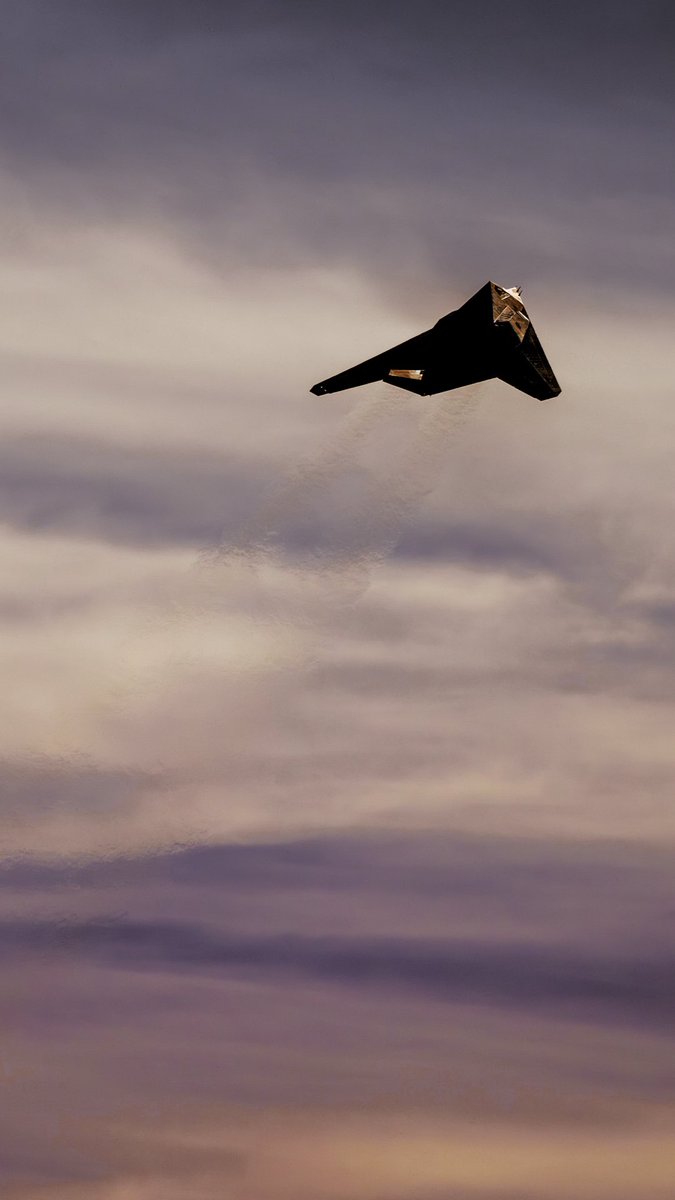 JarodMHamilton's tweet photo. F-117 exits the low level #SEEYUH https://t.co/g7q6vKcRj3