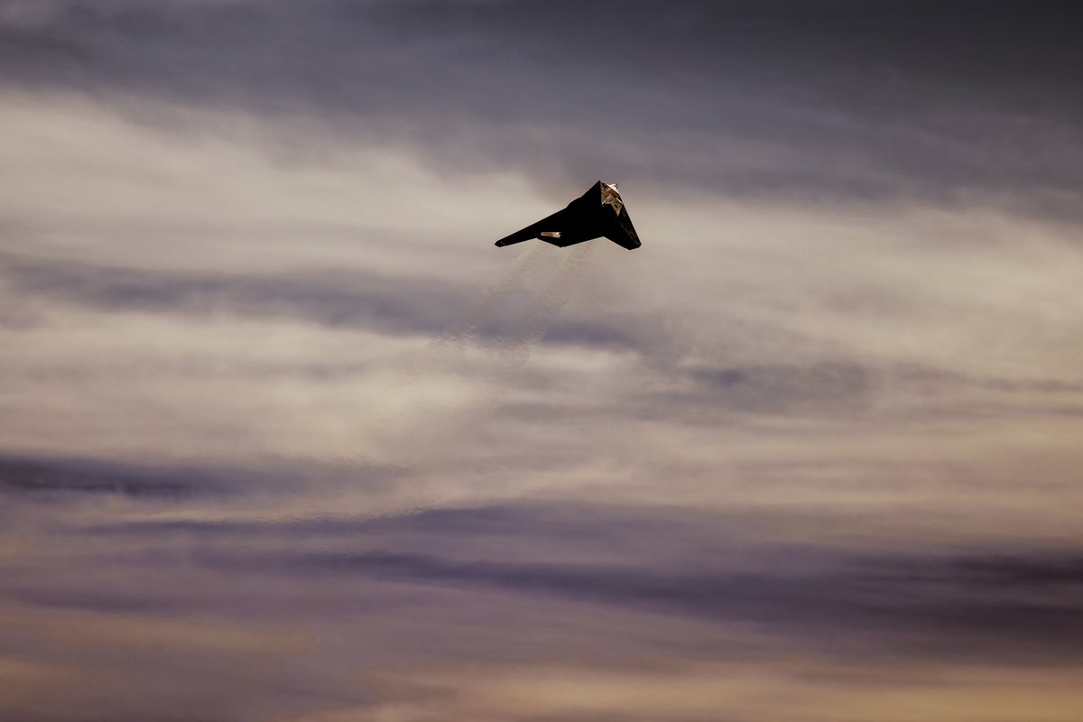 JarodMHamilton's tweet photo. F-117 exits the low level #SEEYUH https://t.co/g7q6vKcRj3