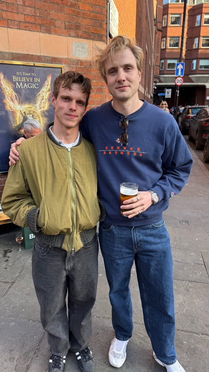 Thrones Updates tweet media