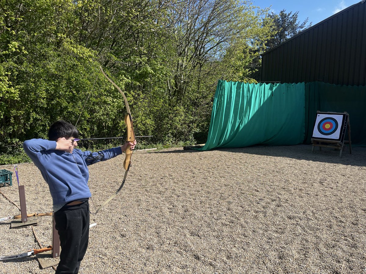RoundhayY4's tweet photo. What an incredible time we have had at Lineham Farm! 4AM, we are so proud of you! You have all achieved so much in the last 3 days and have demonstrated the Roundhay 4R’s in bucket loads! Here are a few more pictures from our final day. https://t.co/ON8oDlL0fw