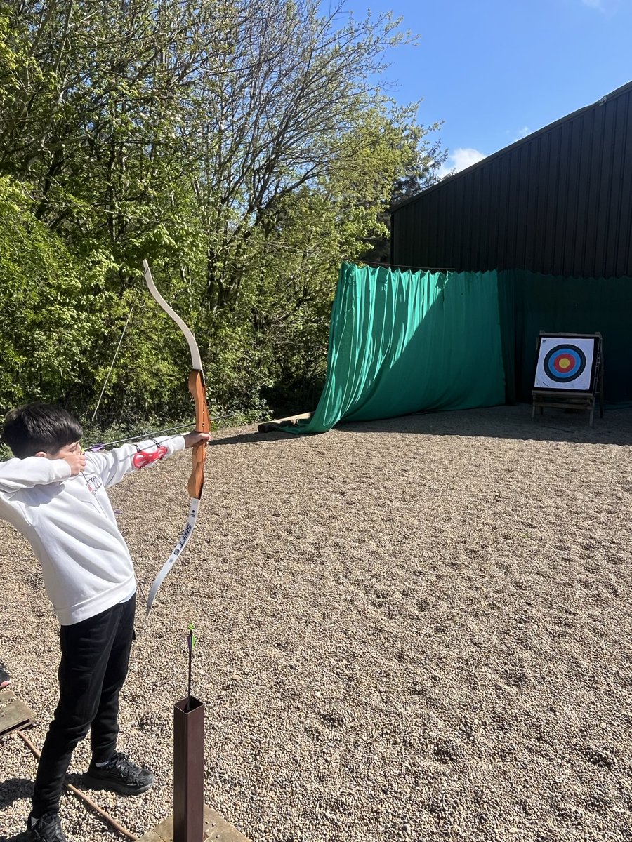 RoundhayY4's tweet photo. What an incredible time we have had at Lineham Farm! 4AM, we are so proud of you! You have all achieved so much in the last 3 days and have demonstrated the Roundhay 4R’s in bucket loads! Here are a few more pictures from our final day. https://t.co/ON8oDlL0fw