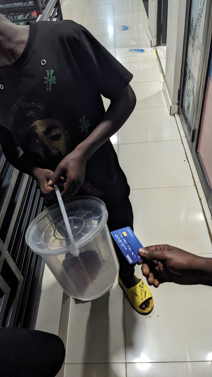 Kugasima4's tweet image. When you bring a bank card to a peanut seller 😭💳

Wrong audience bro 💀👇

#Funny #Relatable #Vibes #StreetLife #FYP