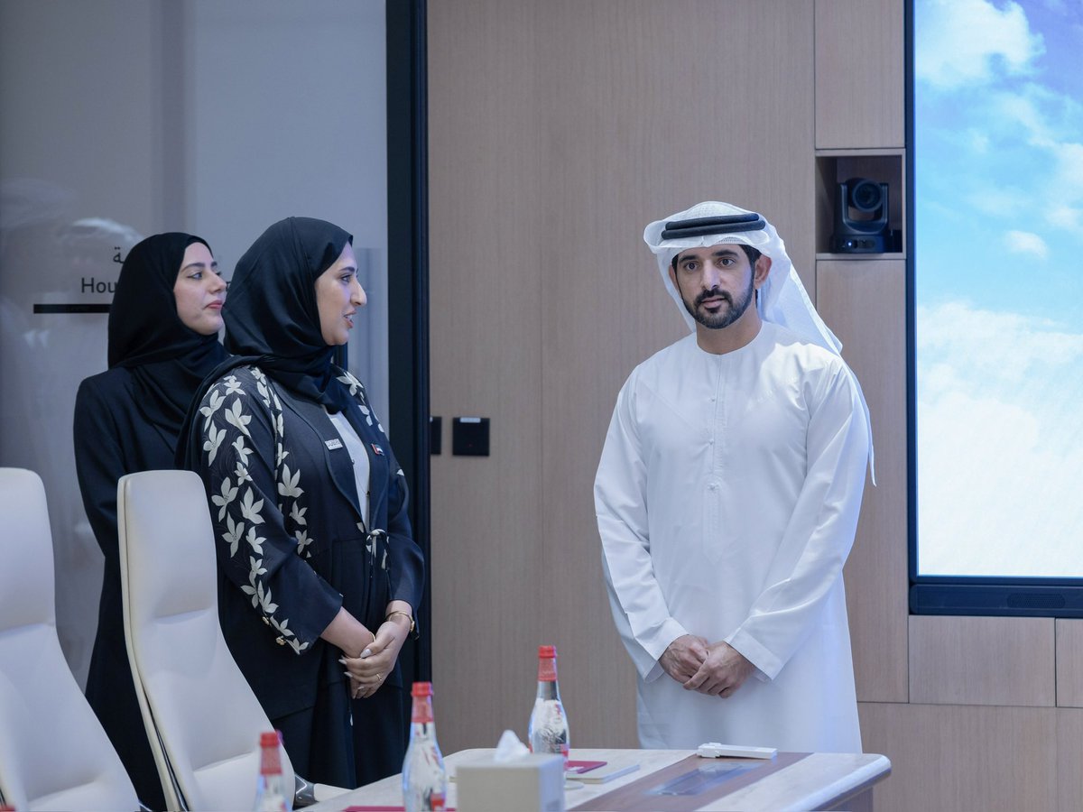 groupfazza's tweet photo. حمدان بن محمد يلتقي خلال الزيارة أعضاء مجلس طلبة دبي، حيث استمع إلى أفكارهم، واطلع على أبرز المبادرات والمشروعات التي ينقلون من خلالها صوت طلبة دبي، بما يعزز دورهم بوصفهم قناة تواصل فعالة تعبّر عن تطلعات زملائهم، وتسهم في دعم مختلف المبادرات والمشروعات التطويرية المرتبطة باستراتيجية التعليم 2033 في الإمارة.