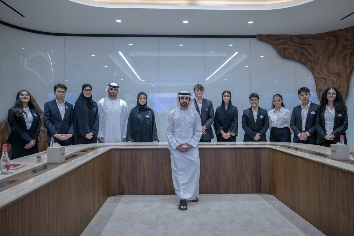 groupfazza's tweet photo. حمدان بن محمد يلتقي خلال الزيارة أعضاء مجلس طلبة دبي، حيث استمع إلى أفكارهم، واطلع على أبرز المبادرات والمشروعات التي ينقلون من خلالها صوت طلبة دبي، بما يعزز دورهم بوصفهم قناة تواصل فعالة تعبّر عن تطلعات زملائهم، وتسهم في دعم مختلف المبادرات والمشروعات التطويرية المرتبطة باستراتيجية التعليم 2033 في الإمارة.