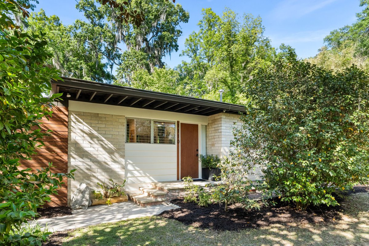 Zillow Gone Wild 🏡 tweet media