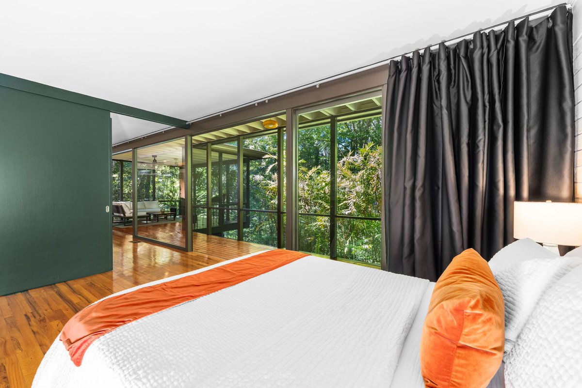 Zillow Gone Wild 🏡 tweet media