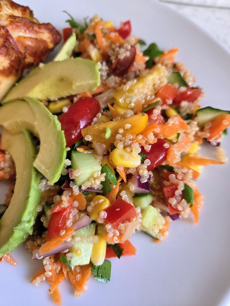 donnasfood's tweet image. Veggie Quinoa Salad
 🍅 🥕🥒🫑🧅 🌽
A colourful and irresistibly refreshing #salad packed with crunchy #vegetables and gluten-free #protein rich #quinoa.
Recipe here ⬇️ 
hotandcoldrunningmom.ca/2026/04/veggie… #whattoeatwednesday  #eatyourcolors